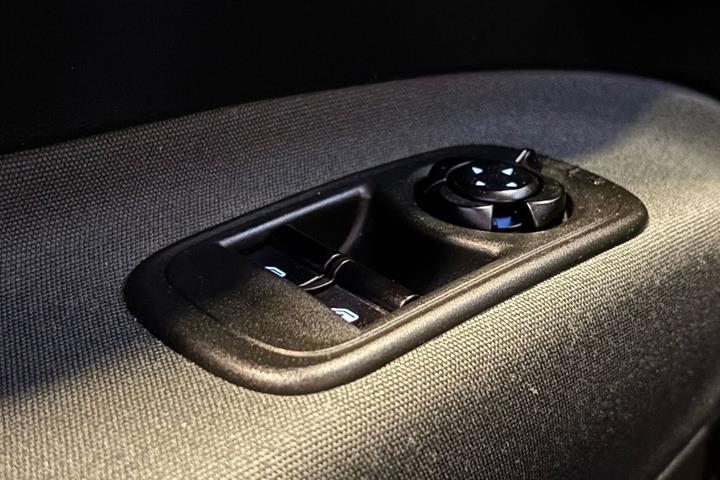 Grå Fiat 500e fra 2023