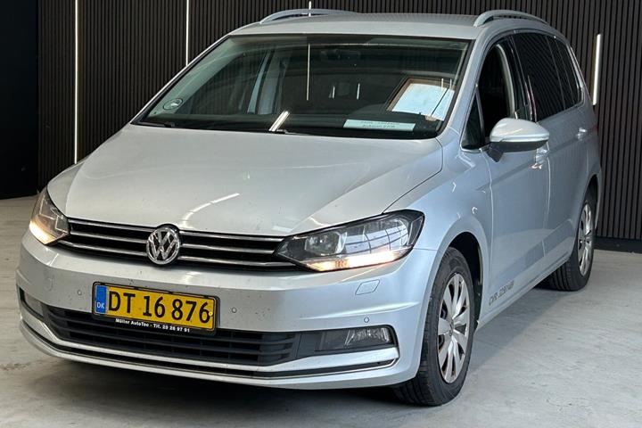 Sølv VW Touran fra 2018