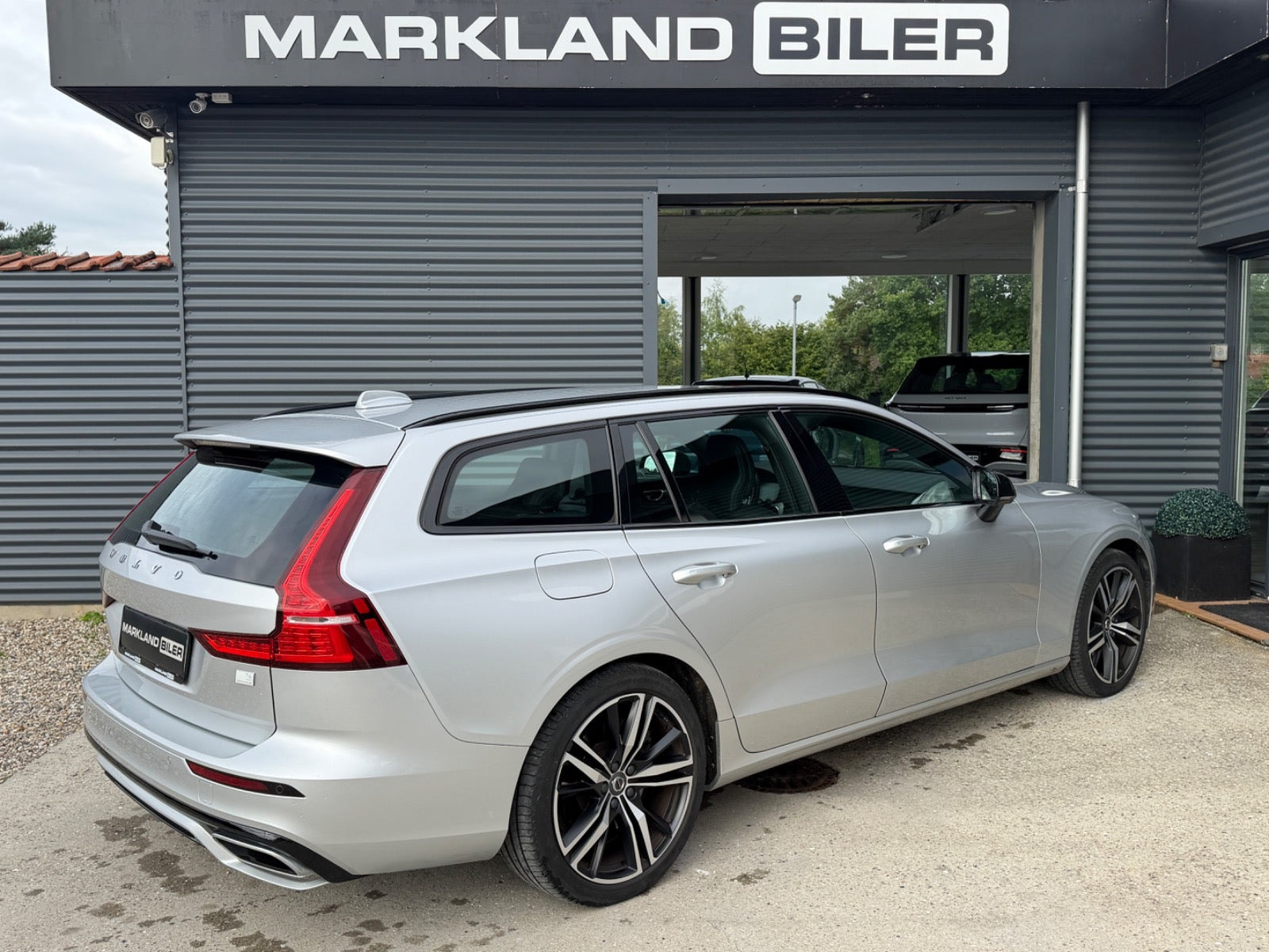 Sølv Volvo V60 fra 2021