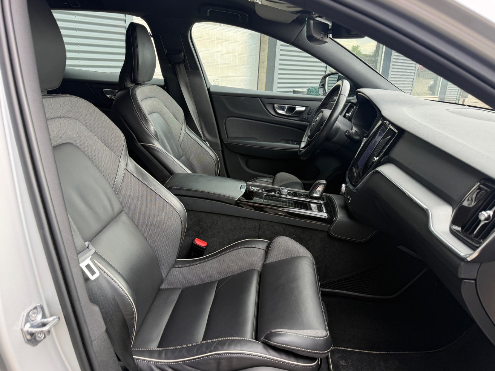 Sølv Volvo V60 fra 2021