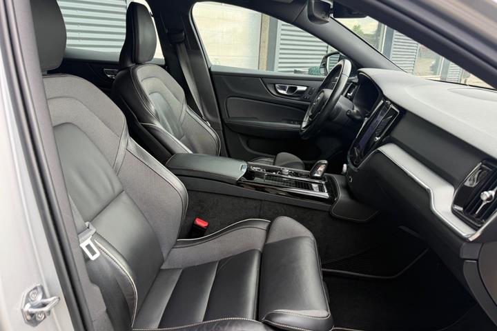 Sølv Volvo V60 fra 2021