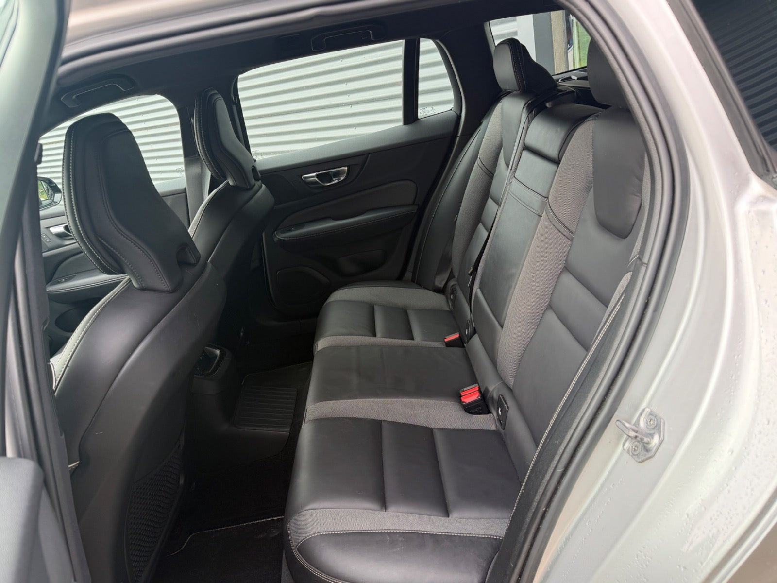 Sølv Volvo V60 fra 2021
