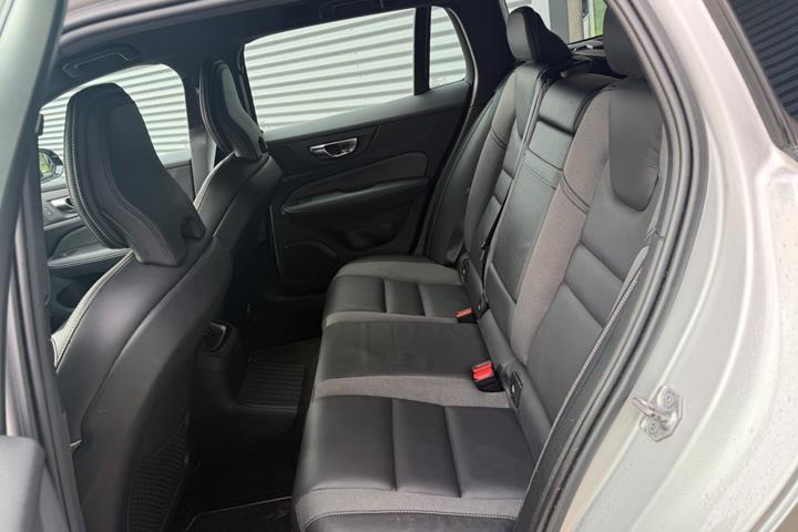 Sølv Volvo V60 fra 2021
