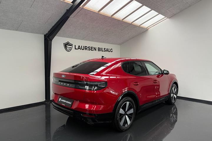 Rød Ford Capri fra 2025