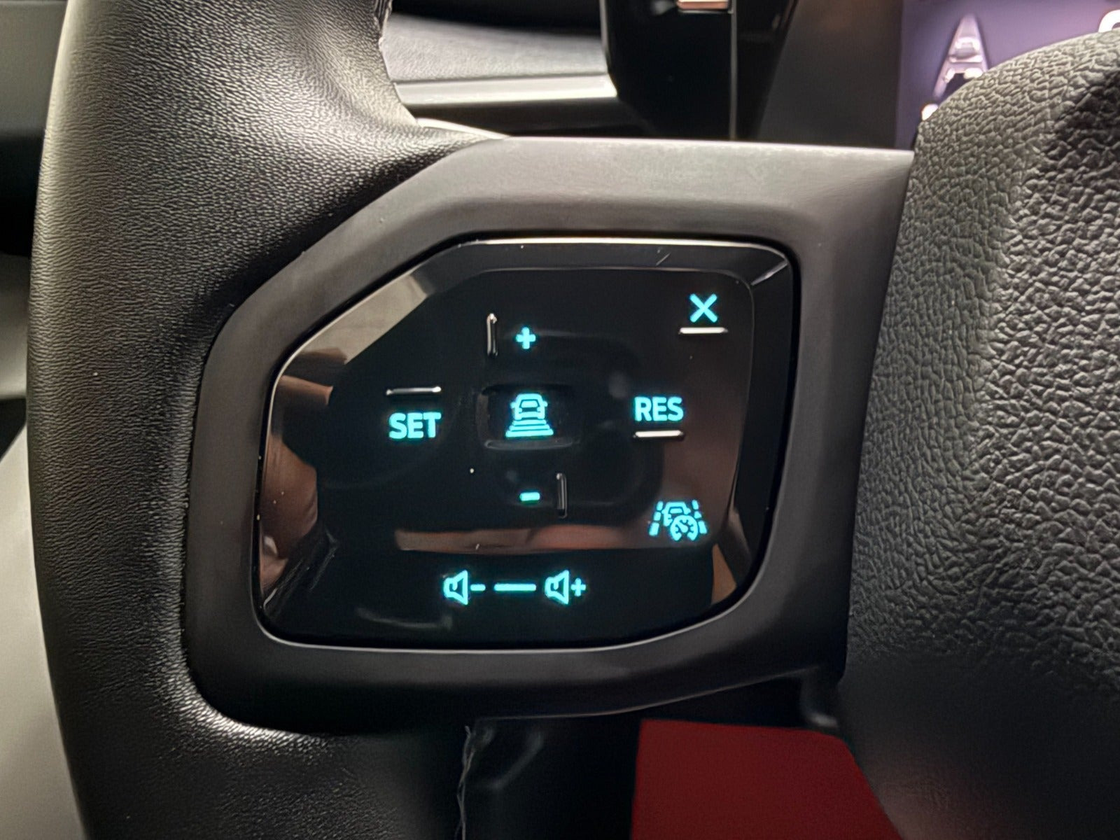 Rød Ford Capri fra 2025