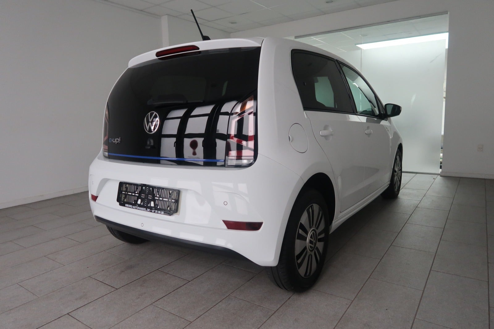 Hvid VW E-UP! fra 2022