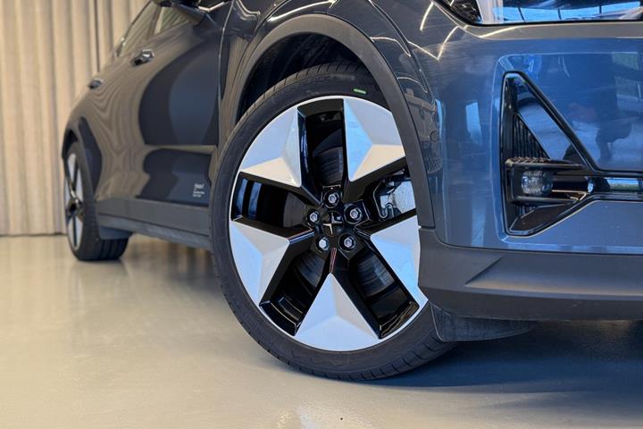 Blå Polestar 2 fra 2023