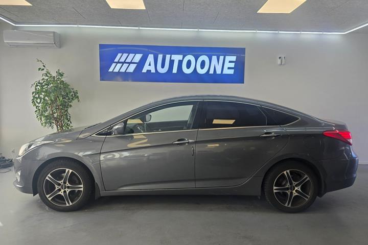 Grå Hyundai i40 fra 2012