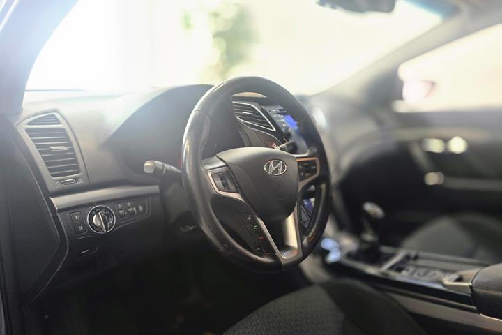 Grå Hyundai i40 fra 2012