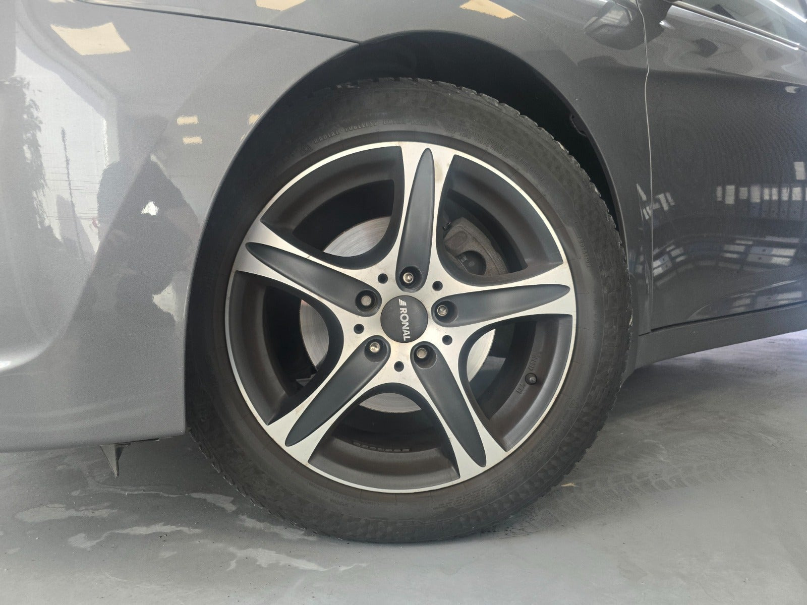 Grå Hyundai i40 fra 2012