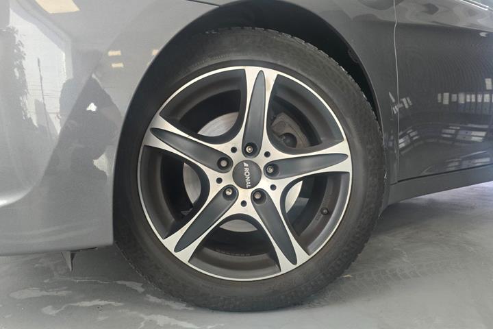 Grå Hyundai i40 fra 2012