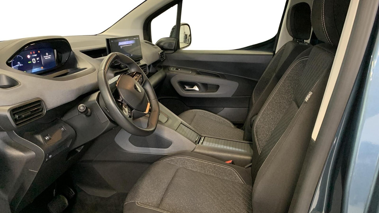 Blå Peugeot e-Rifter fra 2025