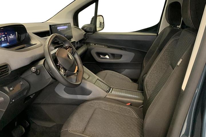 Blå Peugeot e-Rifter fra 2025