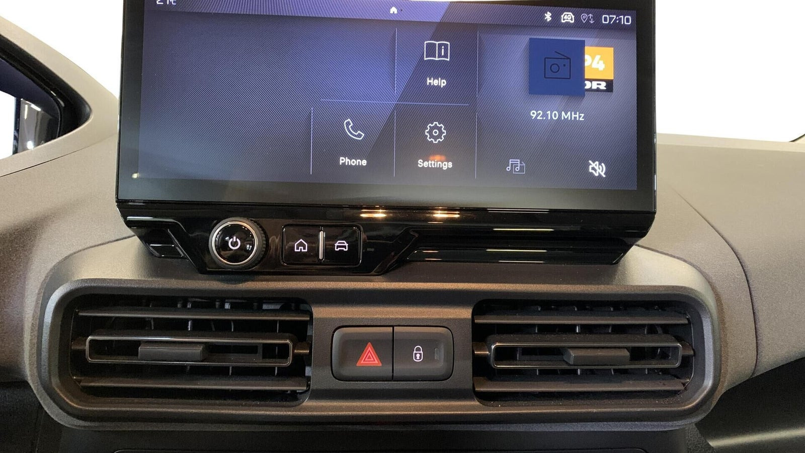 Blå Peugeot e-Rifter fra 2025