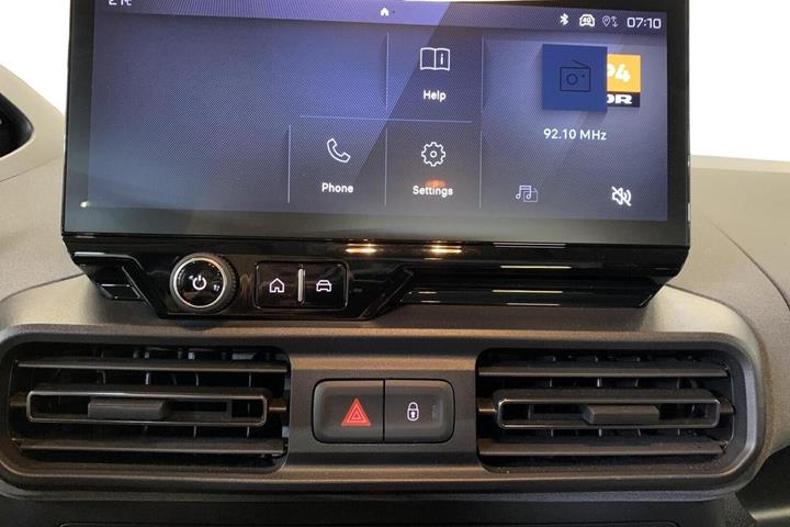 Blå Peugeot e-Rifter fra 2025
