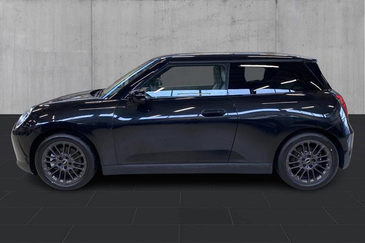 Sort Mini Cooper E fra 2025