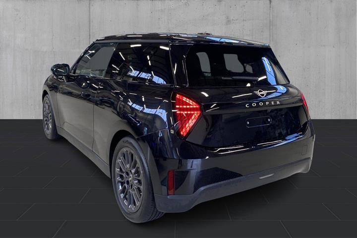 Sort Mini Cooper E fra 2025