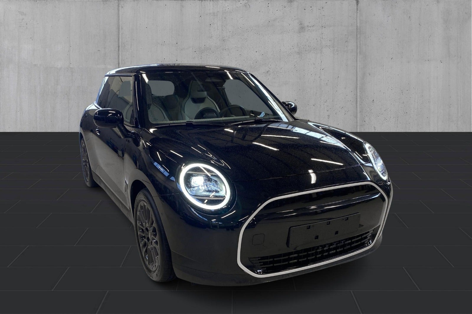 Sort Mini Cooper E fra 2025