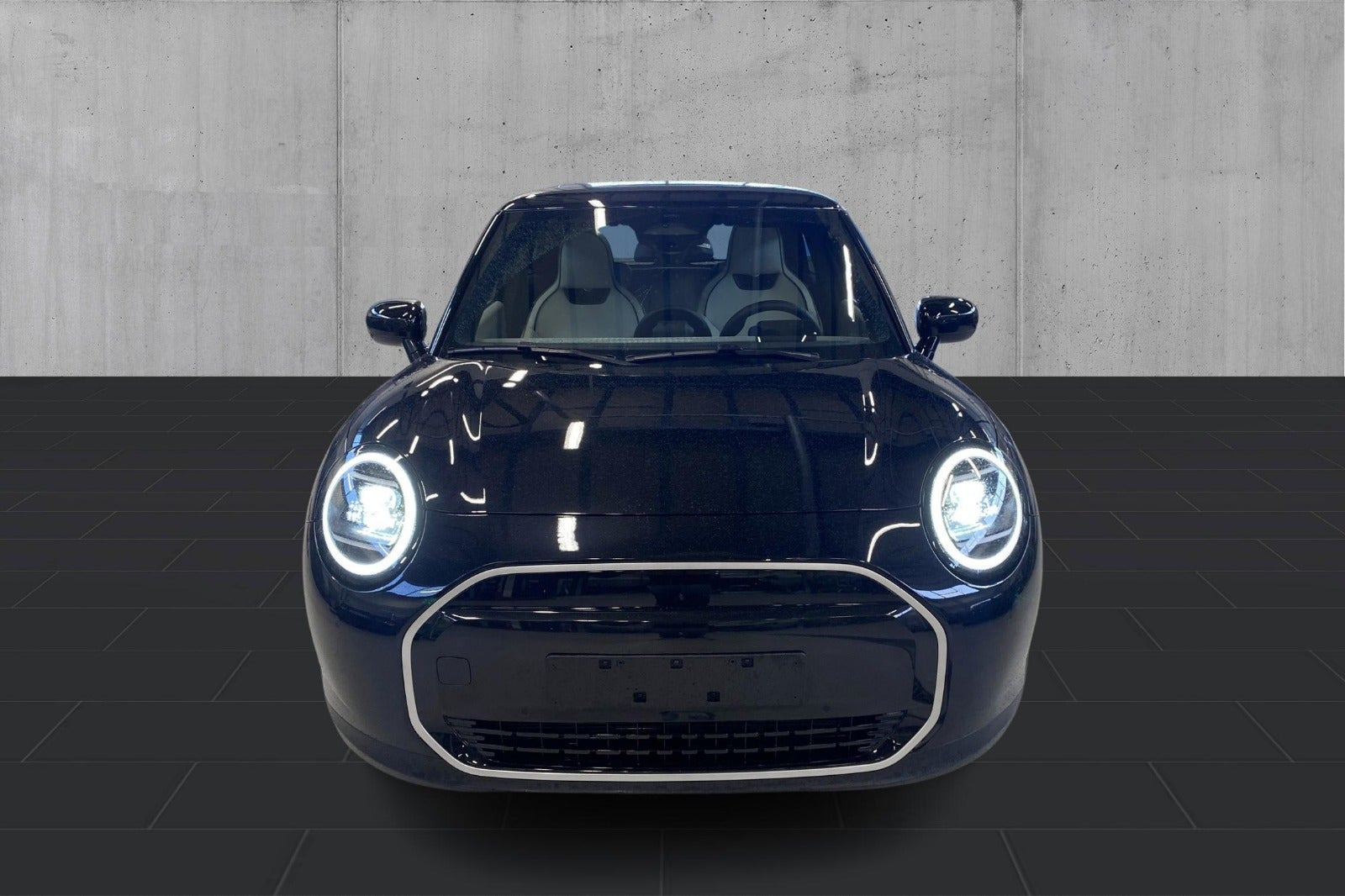 Sort Mini Cooper E fra 2025