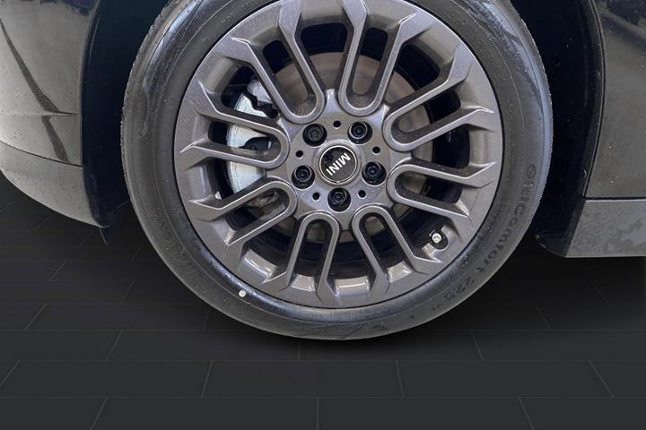 Sort Mini Cooper E fra 2025