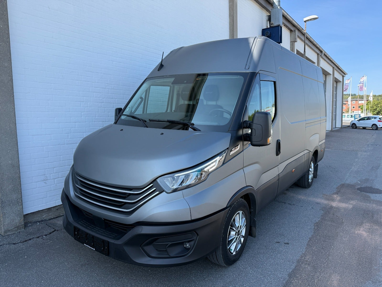 Grå Iveco Daily fra 2024