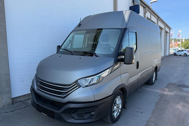Grå Iveco Daily fra 2024