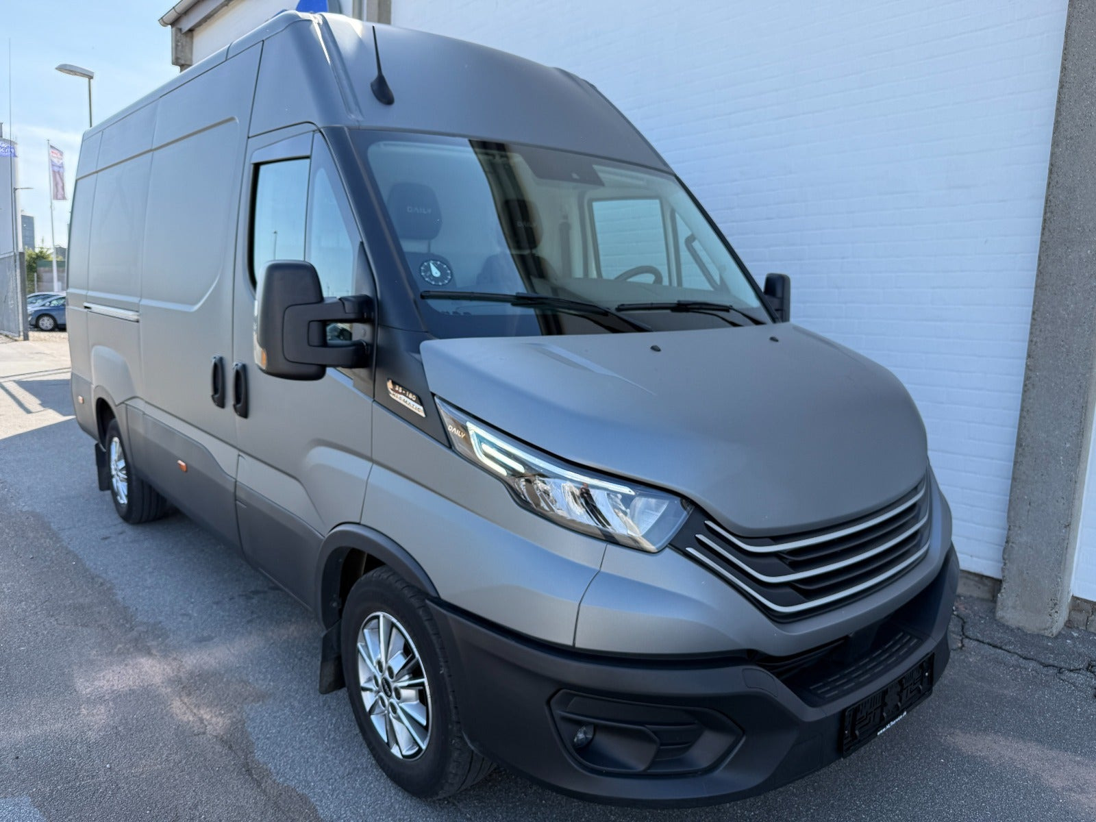 Grå Iveco Daily fra 2024
