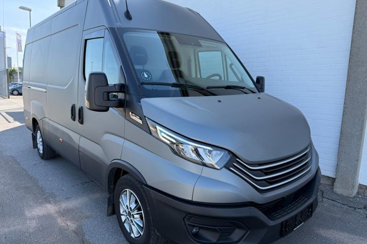 Grå Iveco Daily fra 2024