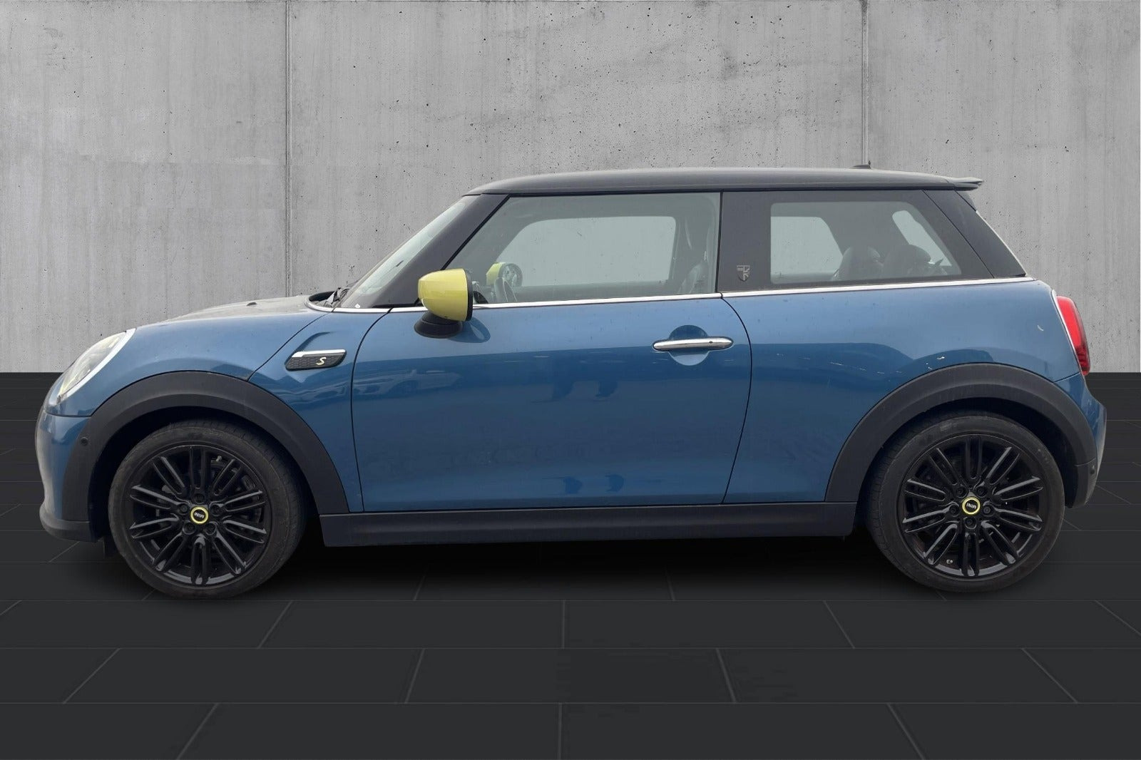 Blå Mini Cooper SE fra 2022