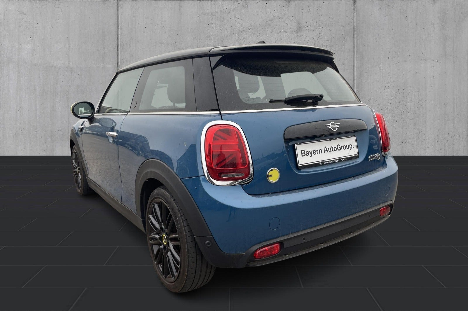 Blå Mini Cooper SE fra 2022