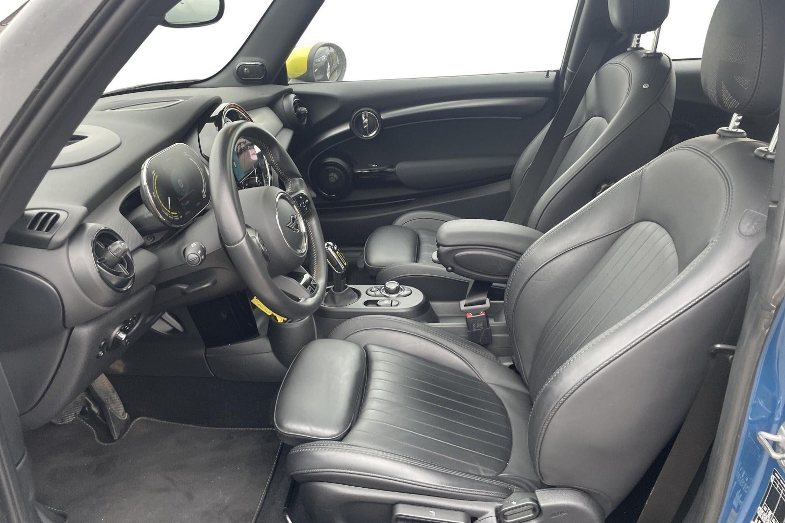 Blå Mini Cooper SE fra 2022