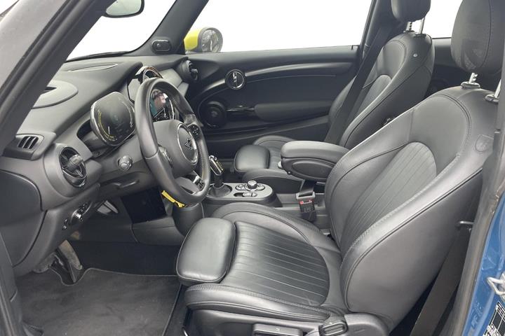 Blå Mini Cooper SE fra 2022