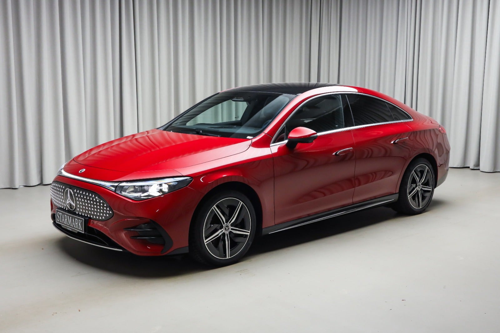 Rød Mercedes CLA250+ fra 2025