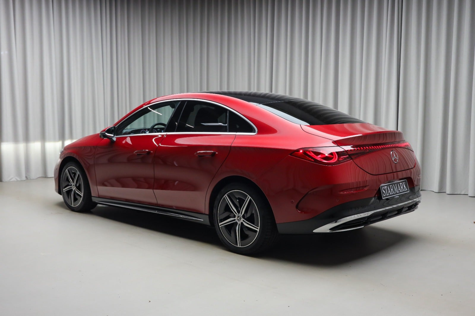 Rød Mercedes CLA250+ fra 2025