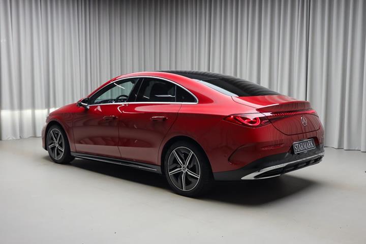 Rød Mercedes CLA250+ fra 2025