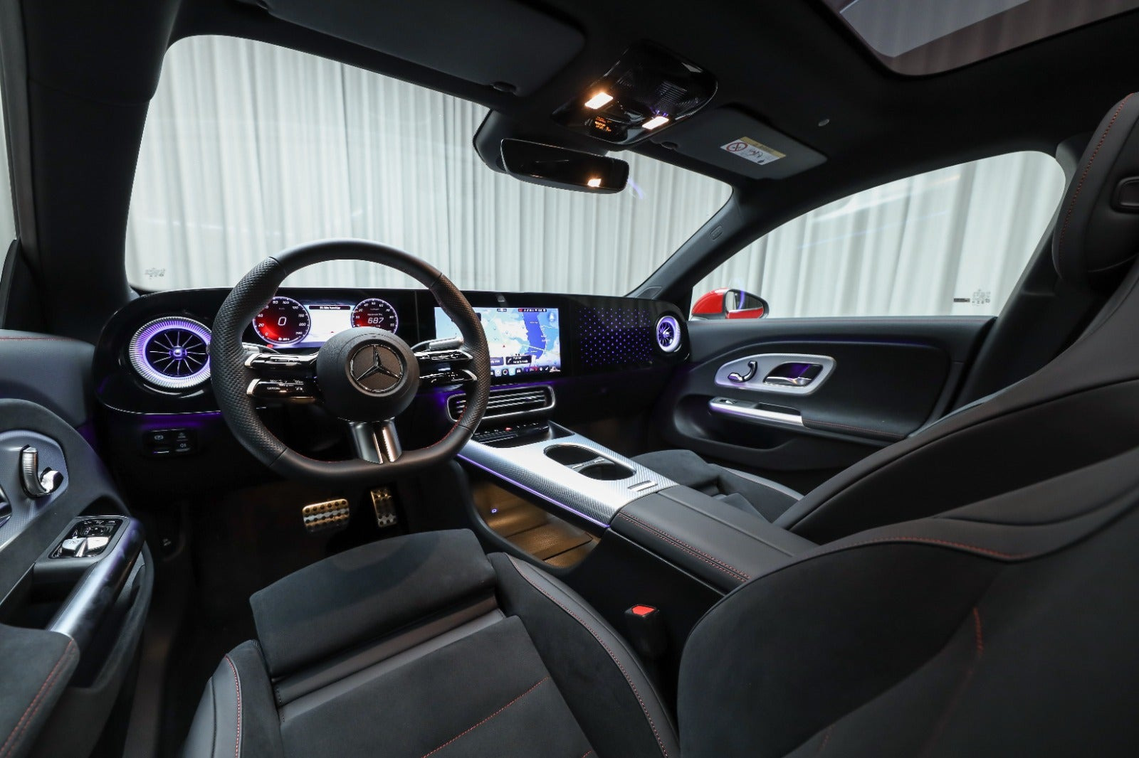 Rød Mercedes CLA250+ fra 2025