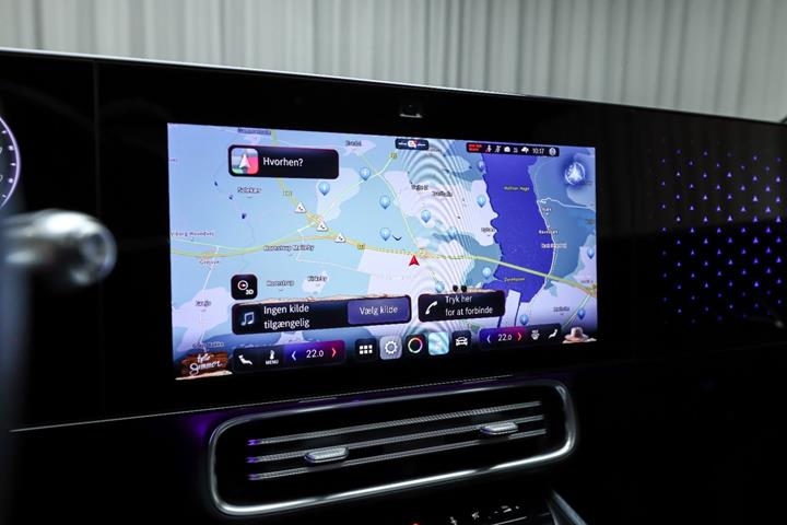 Rød Mercedes CLA250+ fra 2025