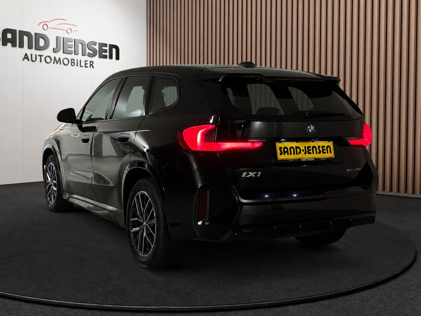 Sort BMW iX1 fra 2023