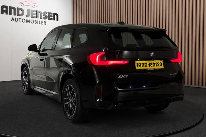 Sort BMW iX1 fra 2023