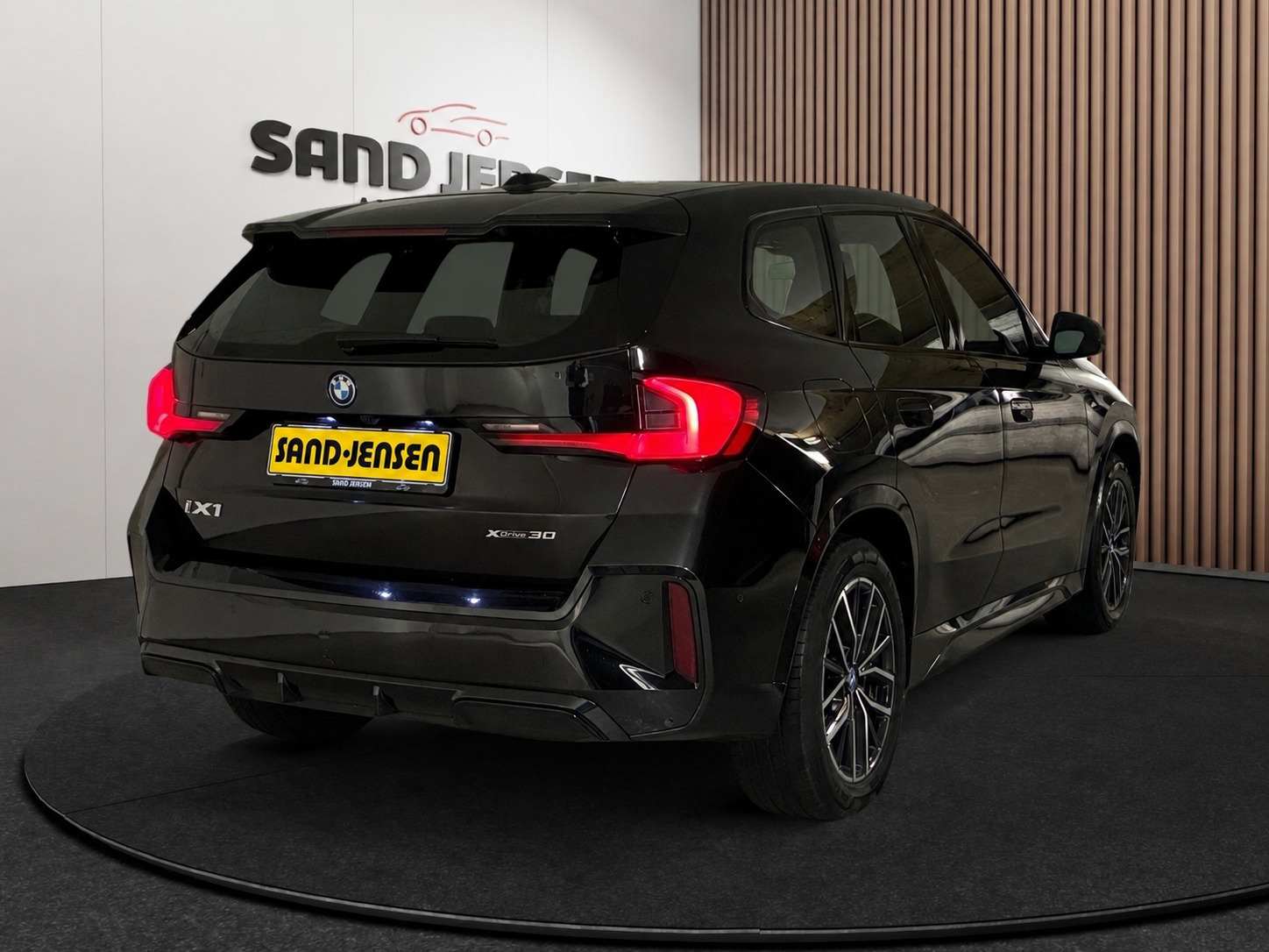 Sort BMW iX1 fra 2023