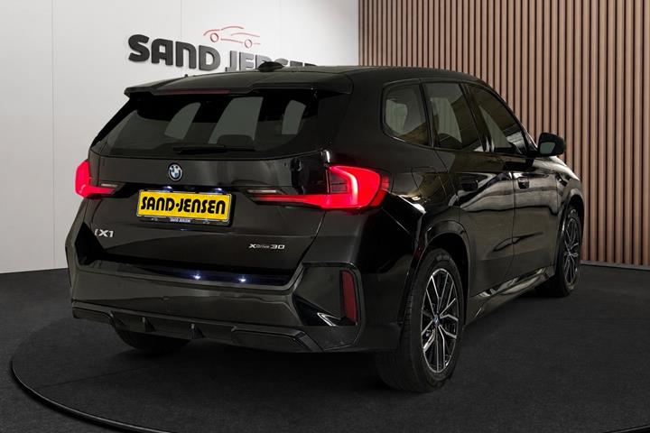 Sort BMW iX1 fra 2023