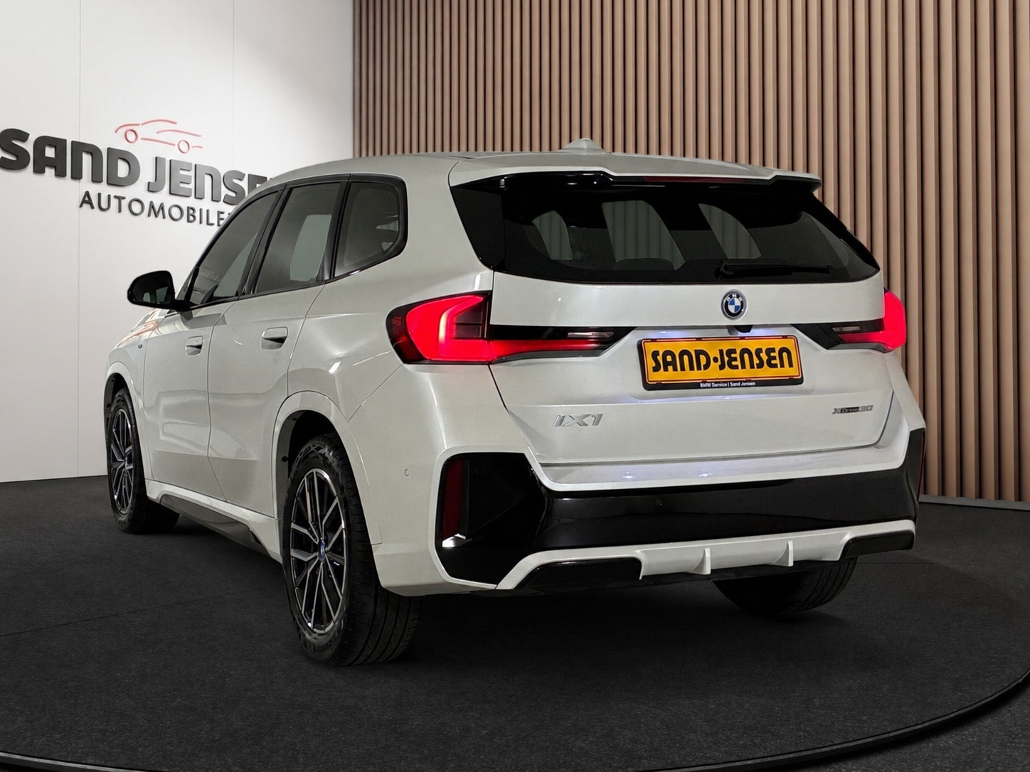 Hvid BMW iX1 fra 2023