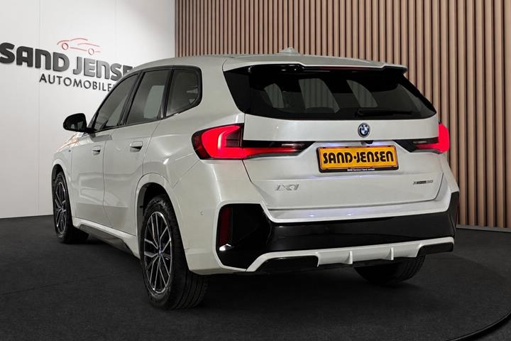 Hvid BMW iX1 fra 2023