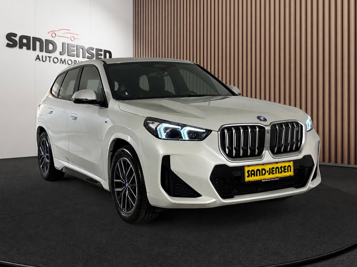 Hvid BMW iX1 fra 2023