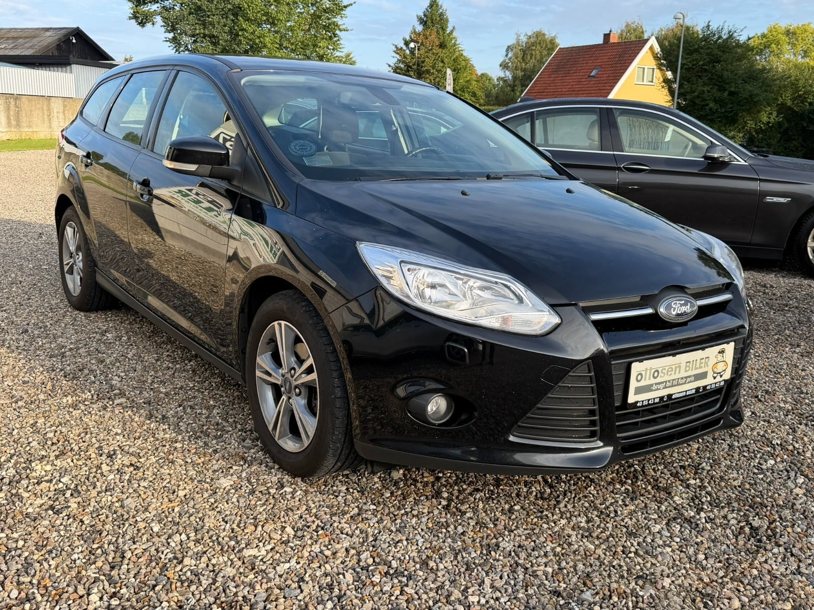 Sort Ford Focus fra 2014 set udefra