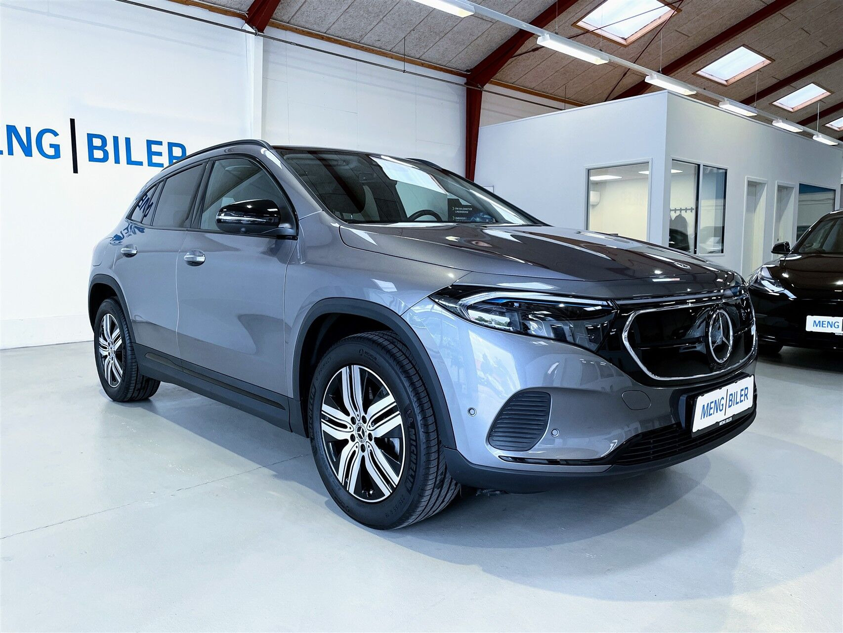 Grå Mercedes EQA 250 fra 2023