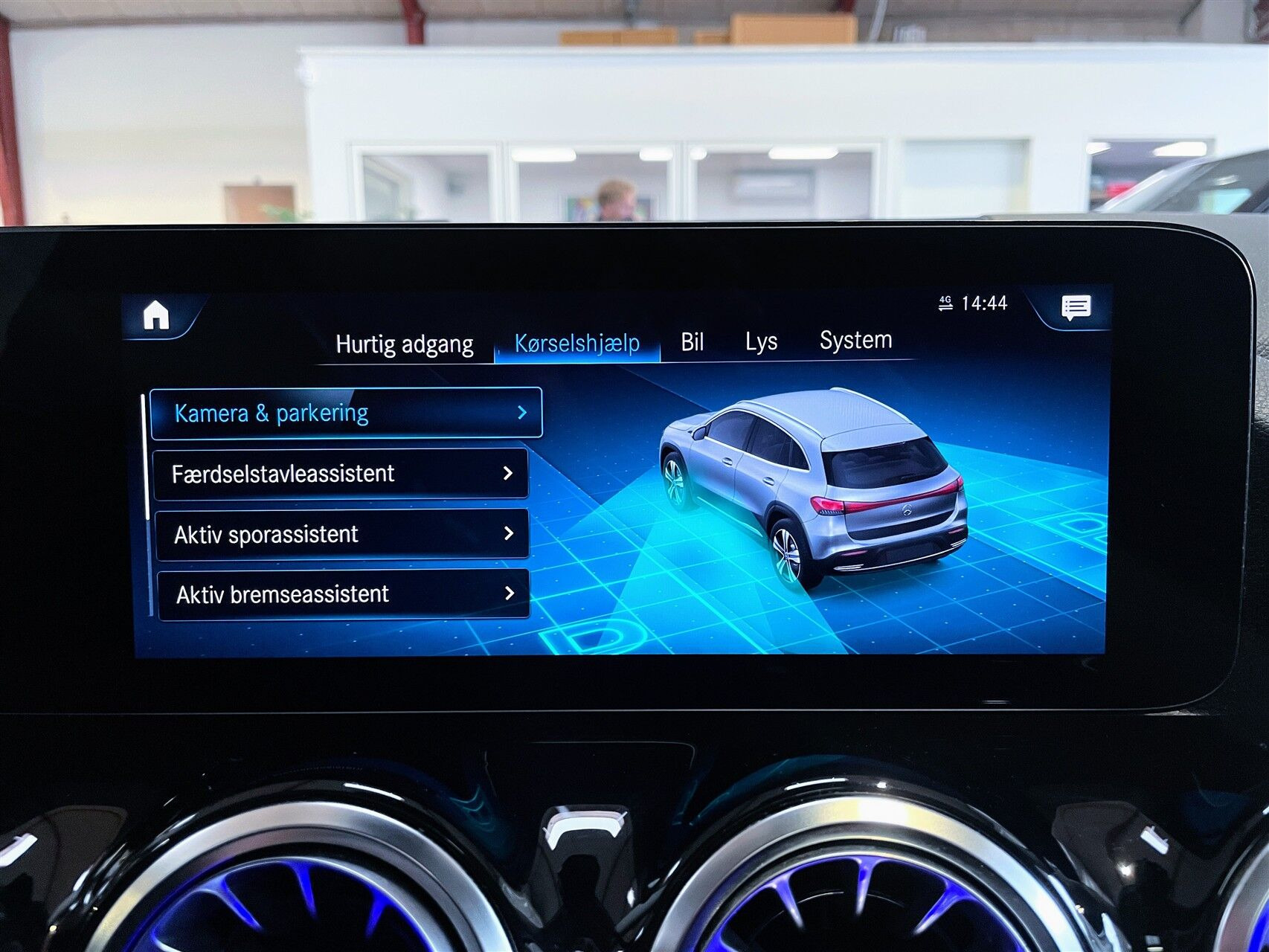 Grå Mercedes EQA 250 fra 2023
