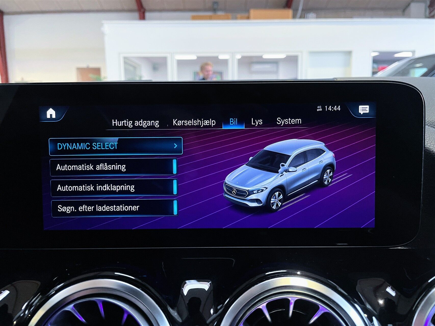 Grå Mercedes EQA 250 fra 2023