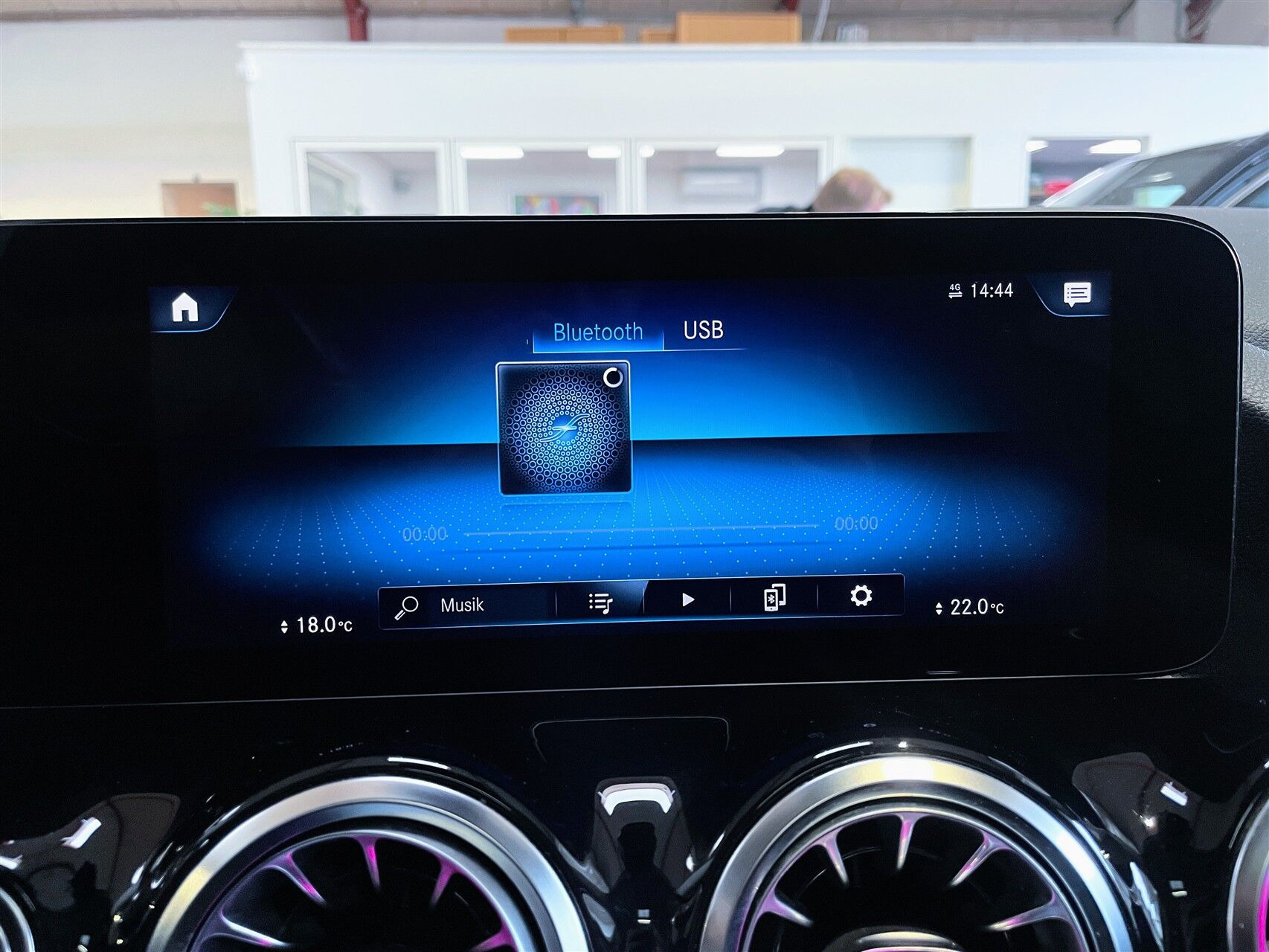 Grå Mercedes EQA 250 fra 2023