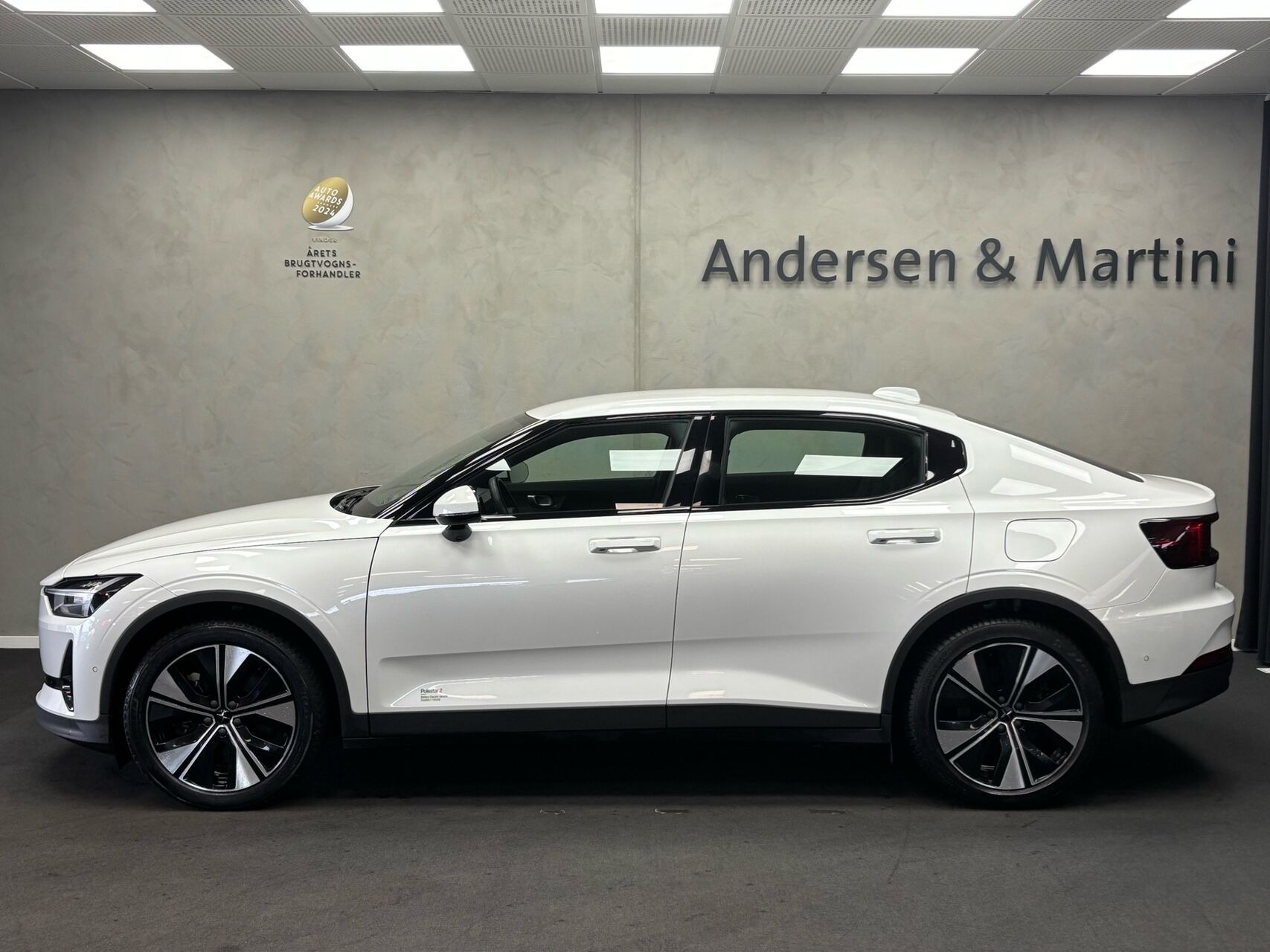 Hvid Polestar 2 fra 2023